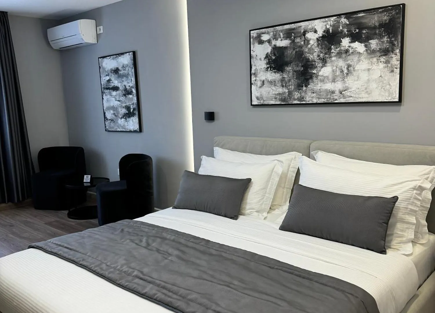 L'Hotel Tirana 3*,  Albania