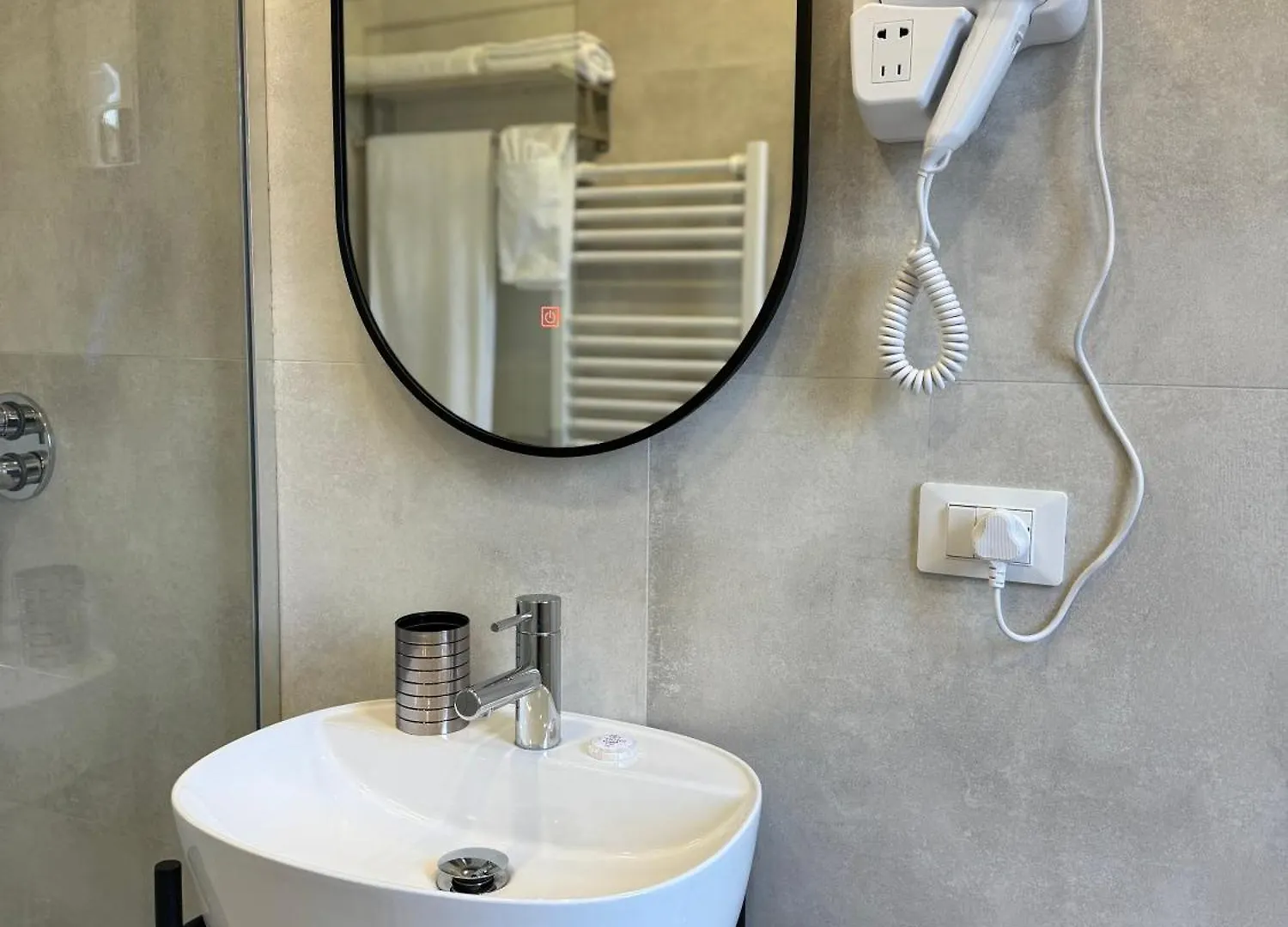 L'Hotel Tirana