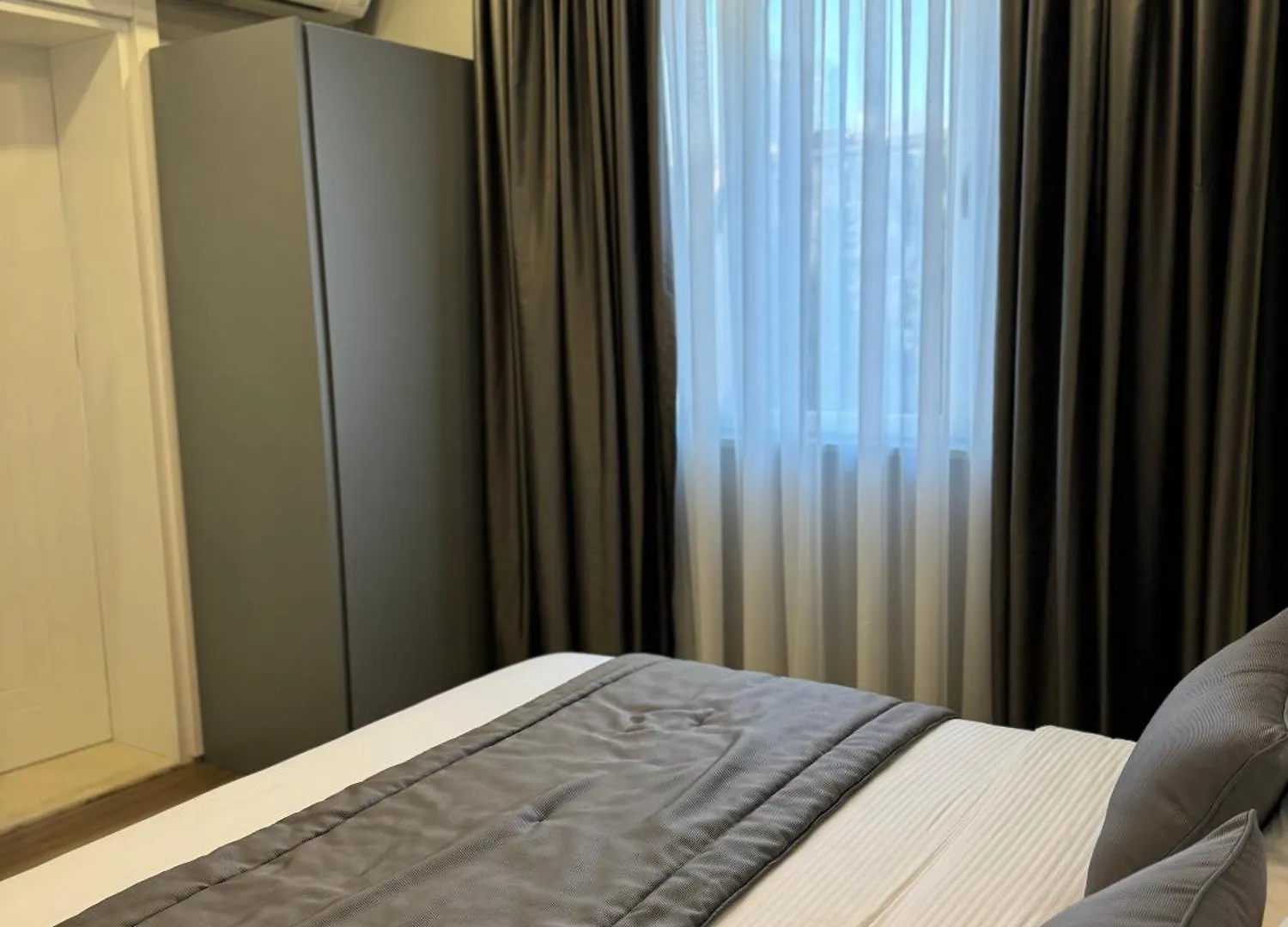 L'Hotel Tirana