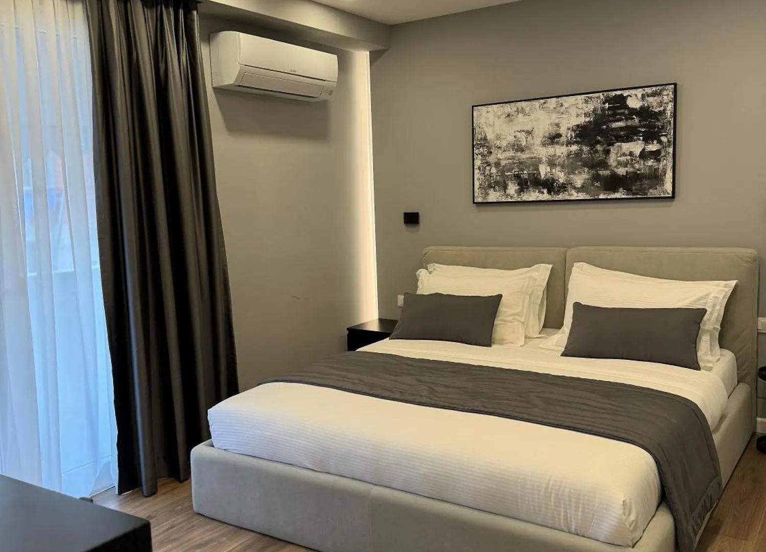 L'Hotel Tirana
