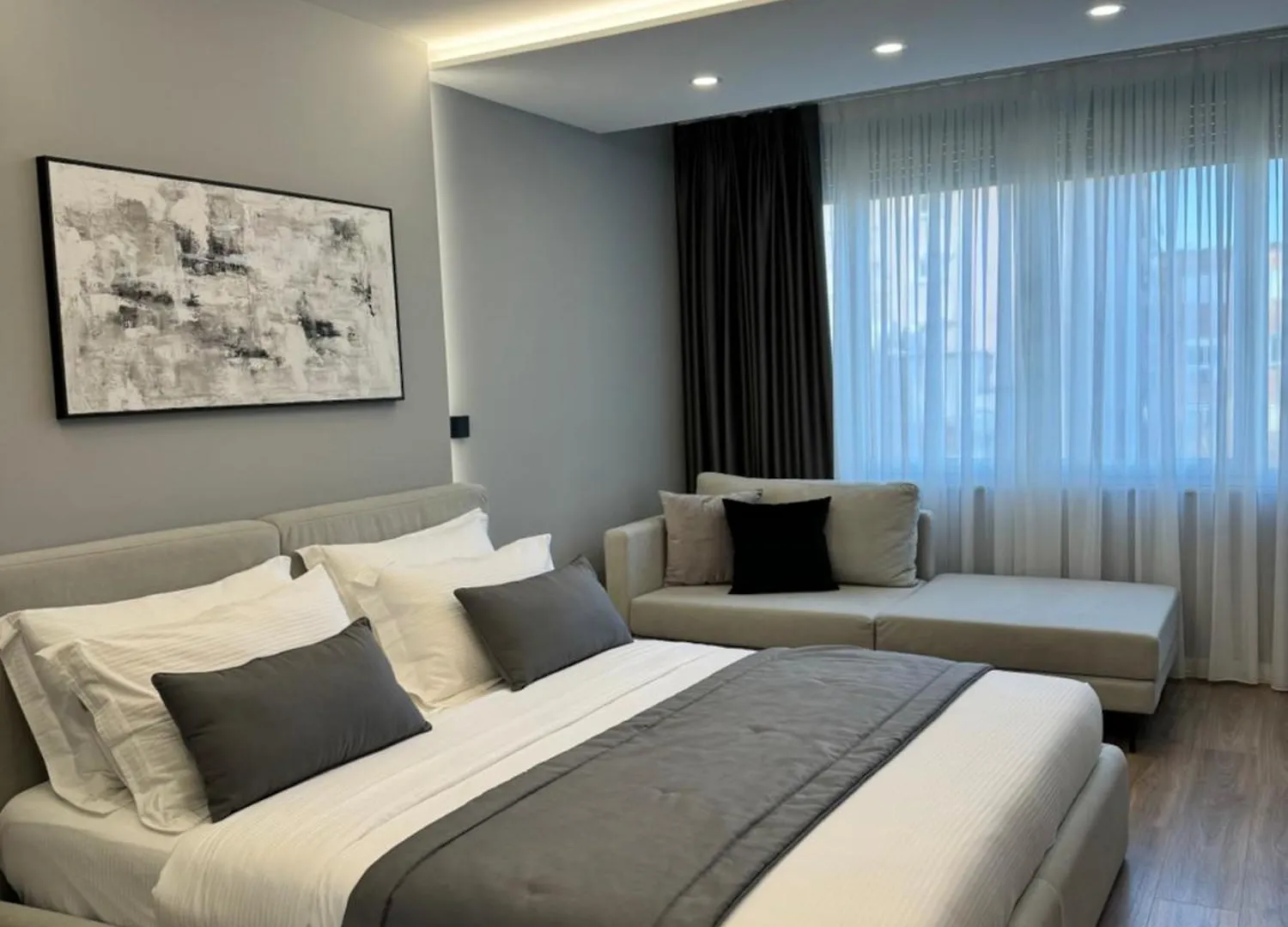 L'Hotel Tirana