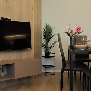 https://newly-renovated-apartment.hotels-in-tirana.com
